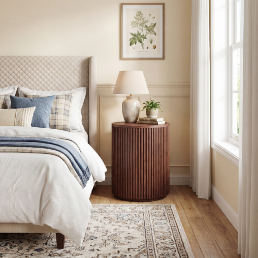 【LAS VEGAS MARKET EXHIBIT】Fluted Round Walnut Side Table
