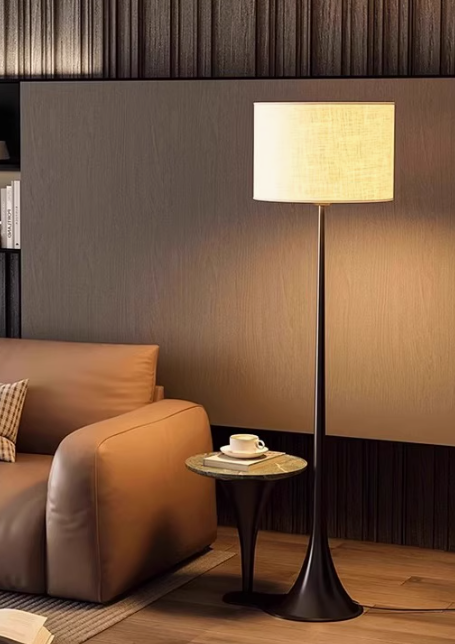 2-in-1 Floor Lamp with Tray Table – Modern Standing Lamp with Side Table for Living Room & Bedroom