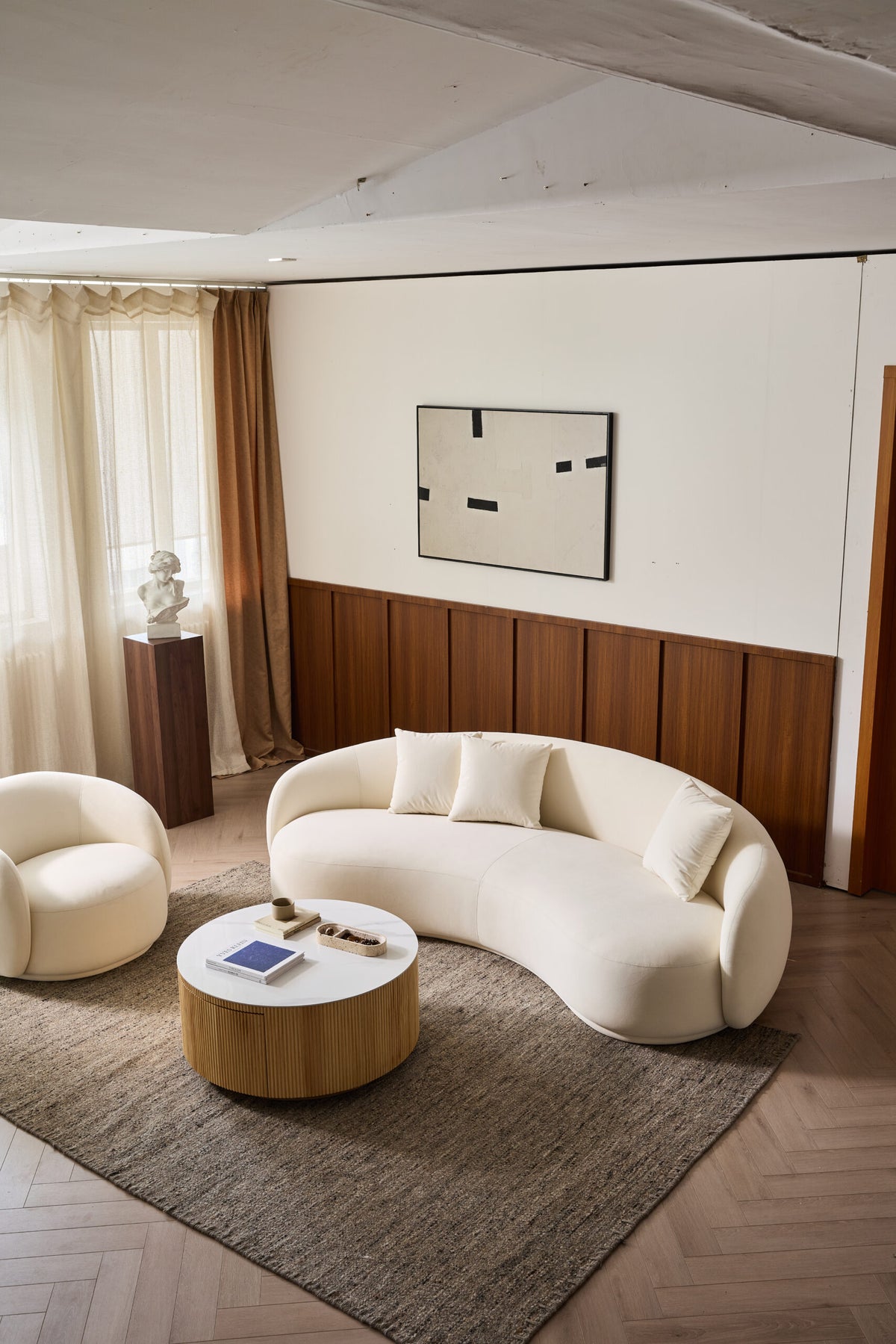 Modern Cashew-Shaped Sofa – Artistic Shape for Living Room & Leisure Area