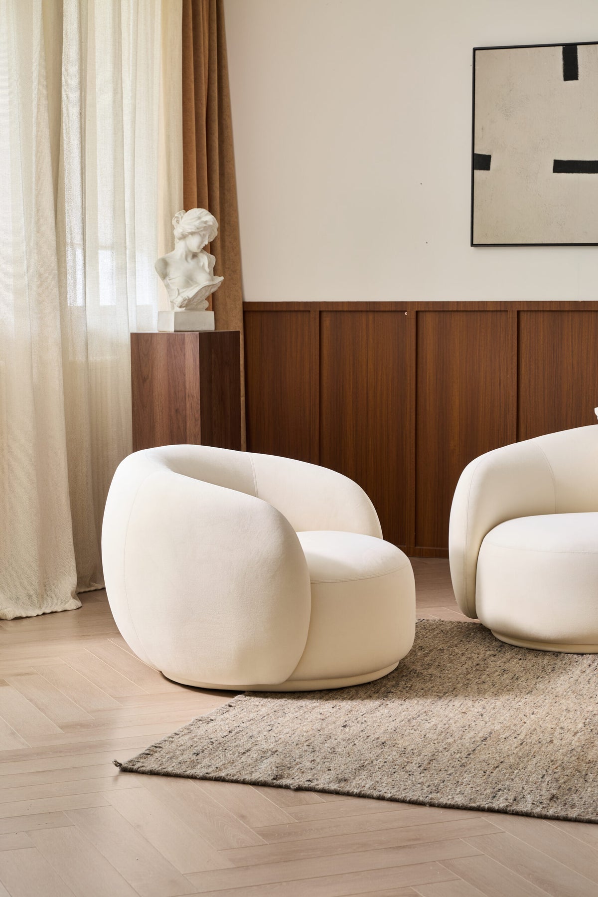 Modern Enveloping Single Sofa Chair – Cream White Velvet, Light Luxury Design for Living Room & Leisure Area