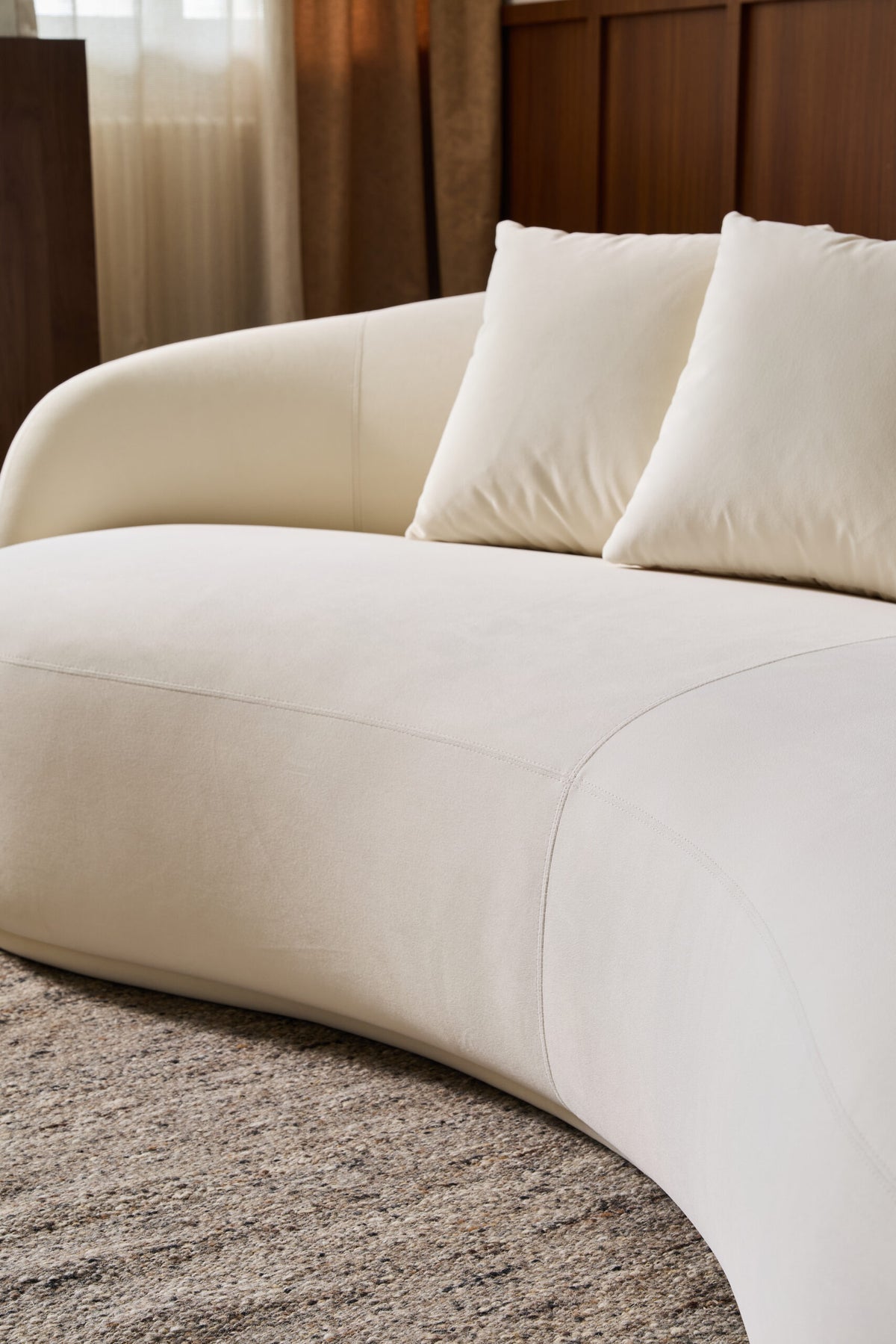 Modern Cashew-Shaped Sofa – Artistic Shape for Living Room & Leisure Area