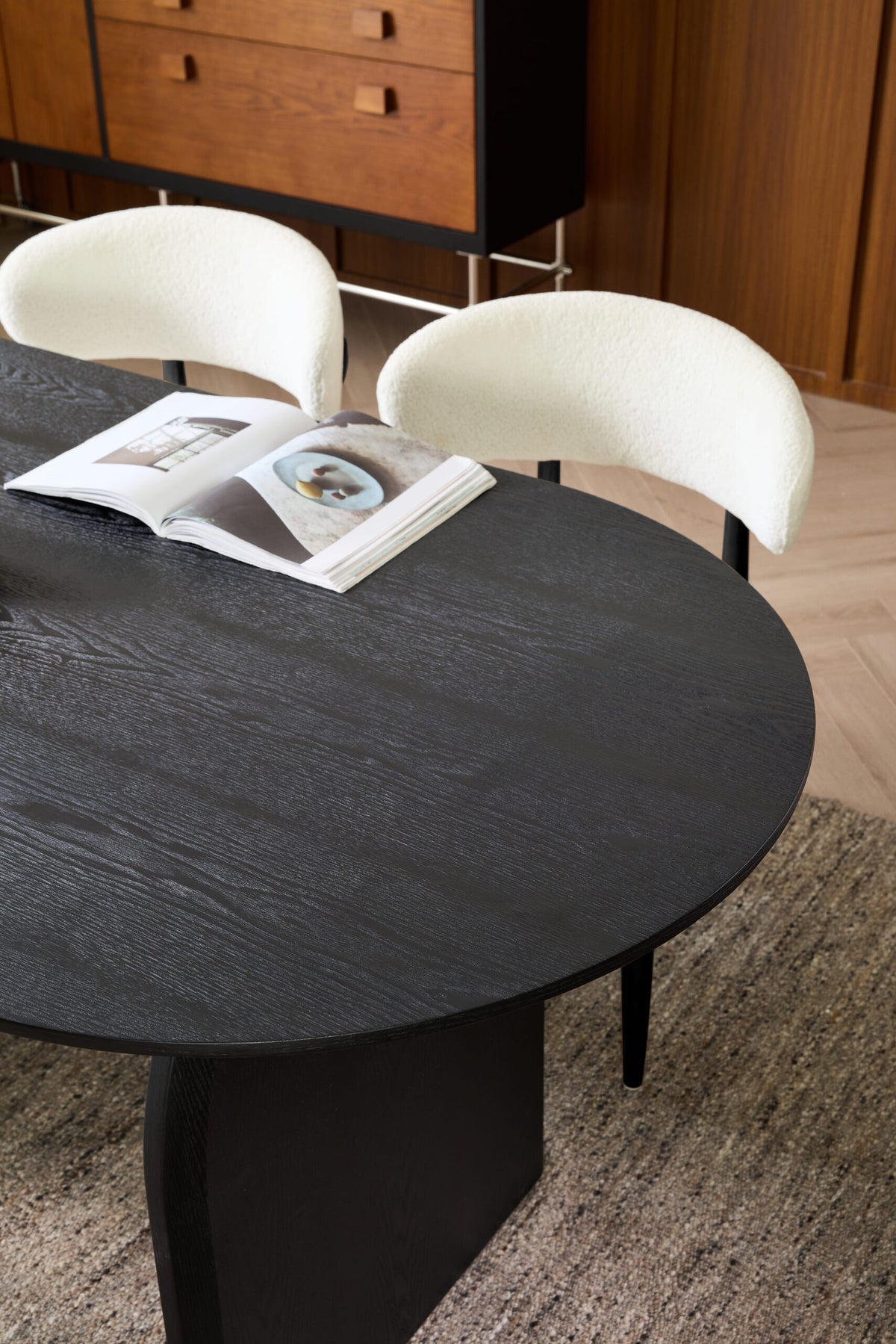 Curved Leg Oval Dining Table – 2 Color Options & 3 Sizes (Natural Wood/Black)