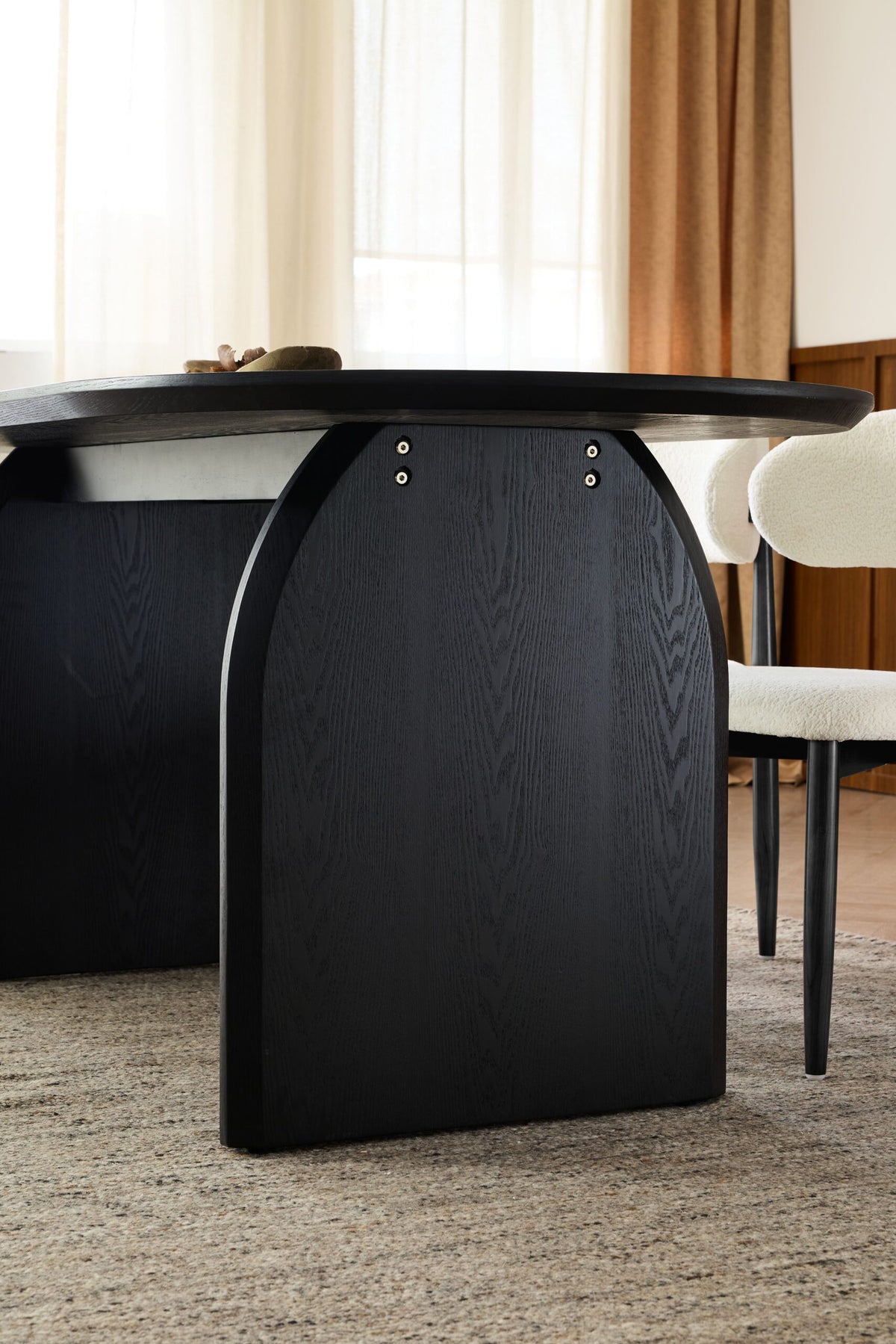 Curved Leg Oval Dining Table – 2 Color Options & 3 Sizes (Natural Wood/Black)
