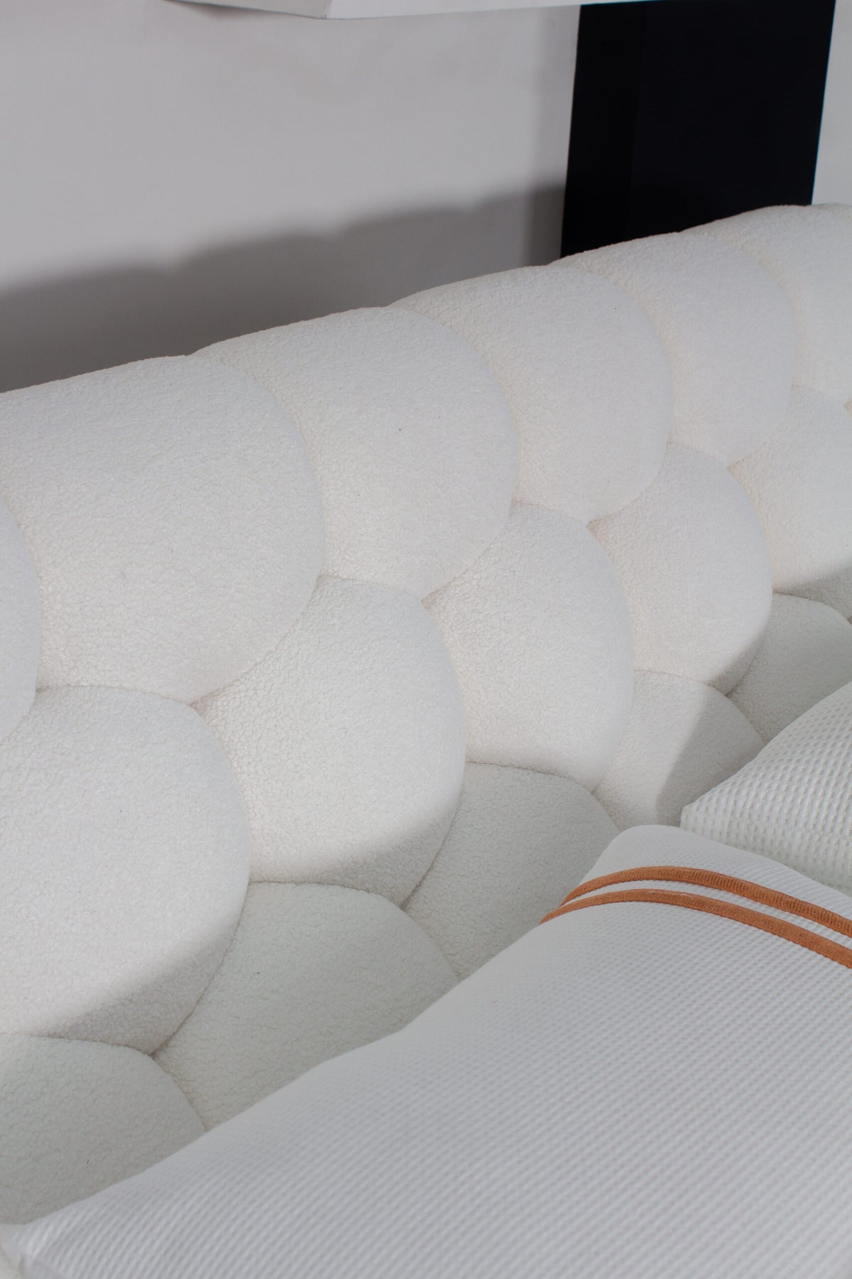 Bubble Tufted Platform Bed – Lamb Wool Upholstered Bed Available in Queen (60×80in) & King (76×80in) Frame Sizes