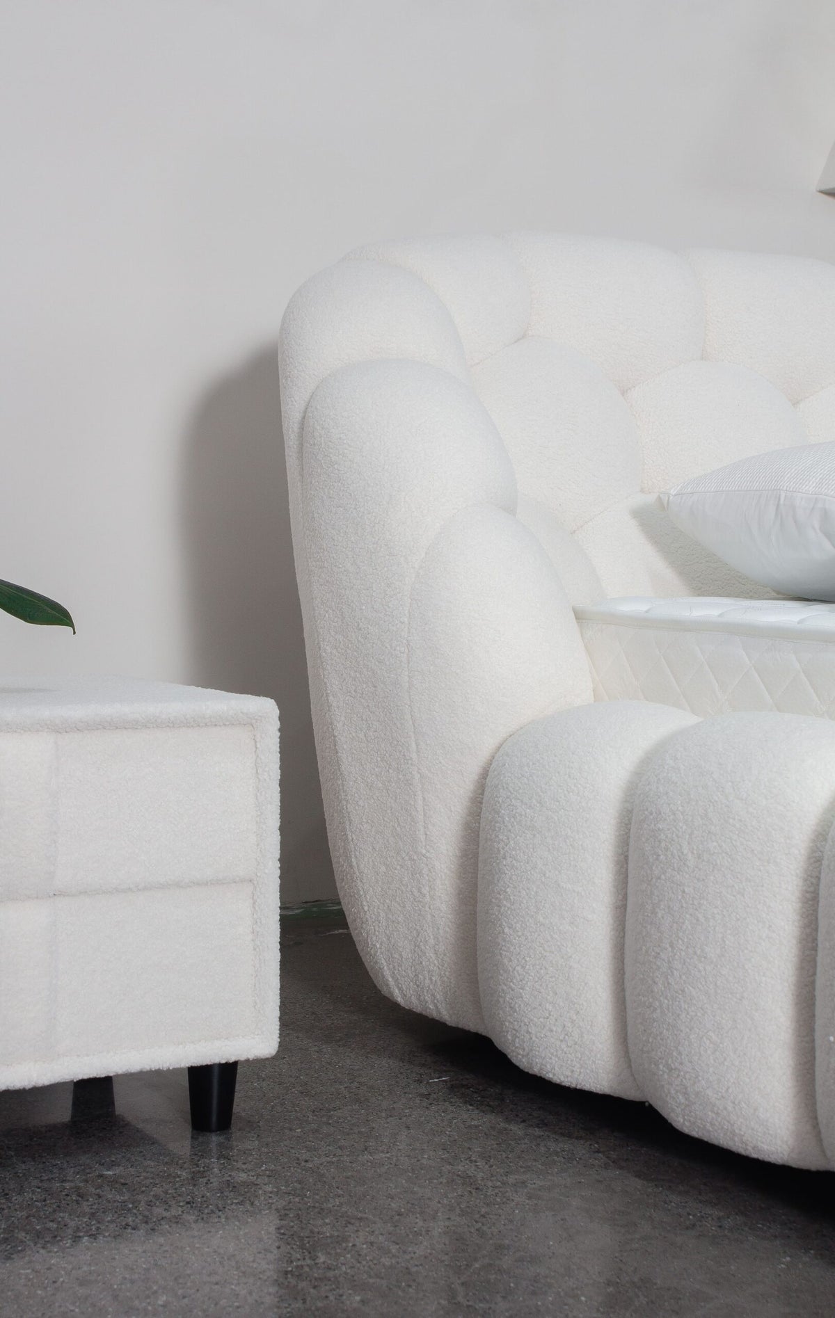 Bubble Tufted Platform Bed – Lamb Wool Upholstered Bed Available in Queen (60×80in) & King (76×80in) Frame Sizes