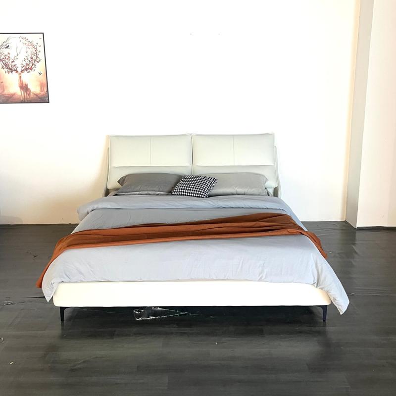 Ergonomic Leather Bed #05
