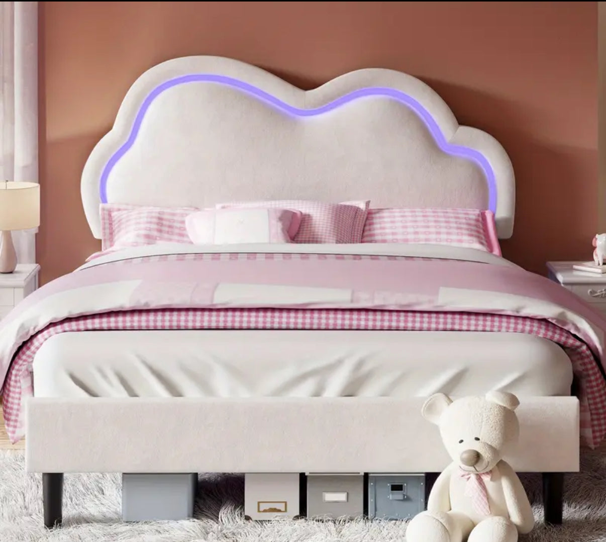 Cloud-shaped children's bed