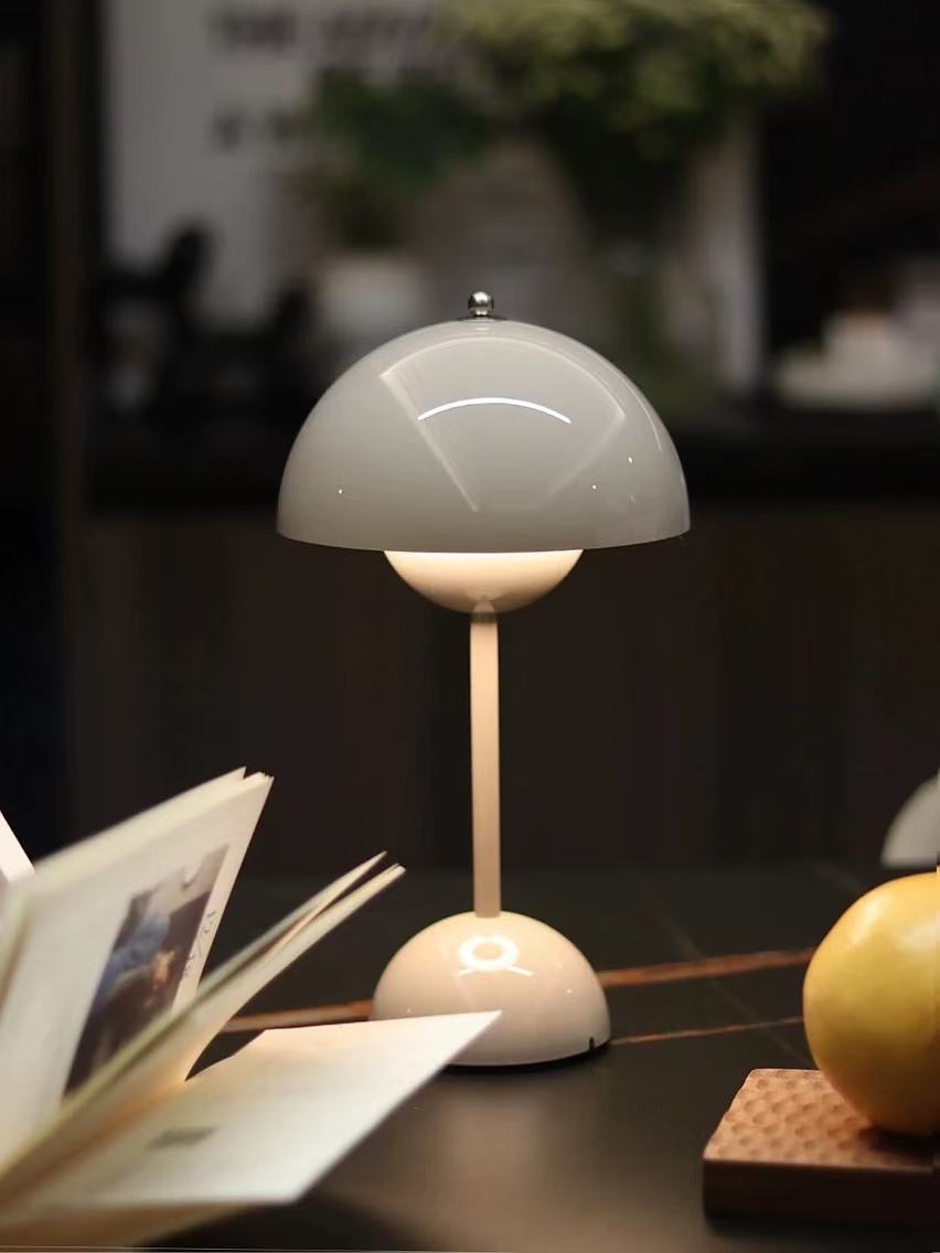 Petal Glow Portable Lamp